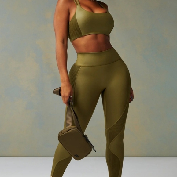 2 piece khoe edit fabletics outfit - Picture 1 of 2